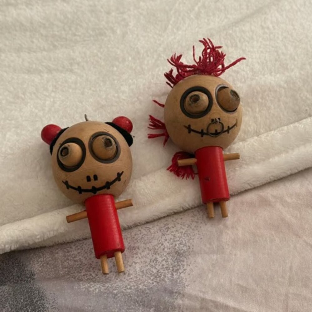 Crazy Heads Wooden Ornament – Pair, Red Decorative Figurines